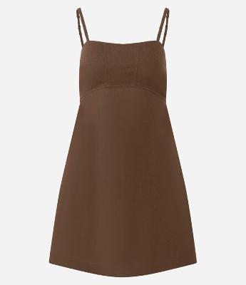 Vestido Curto de Alcinha Trançada com Detalhe no Busto