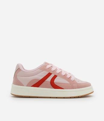 Tênis Casual com Sola Caixa e Detalhe Contrastante