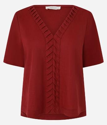 Blusa Slim em Piquet com Decote V e Detalhe Texturizado