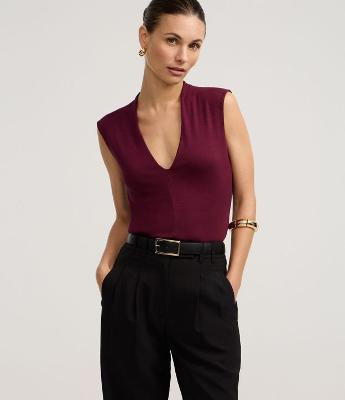 Blusa Regata em Ribana com Alça Larga e Decote V