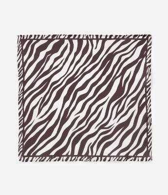 Lenço de Cetim com Estampa de Zebra