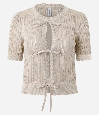 Blusa em Tricô com Amarração Frontal e Manga Curta