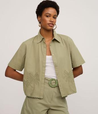 Camisa em Tricoline com Bordado de Coqueiro e Barra Nuvem