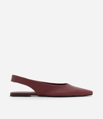 Sapatilha Slingback de Bico Fino em Couro