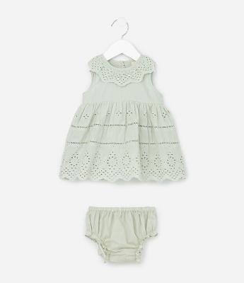 Vestido Infantil em Tricoline com Broderie Floral e Calcinha - Tam 0 a 18 Meses