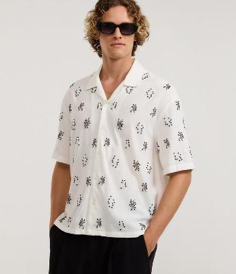 Camisa Boxy em Viscose Texturizado com Bordado Geométrico