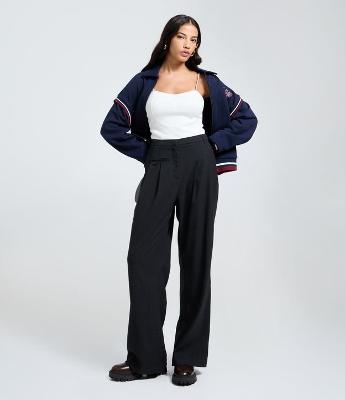 Calça Reta Alfaiatada com Risca de Giz