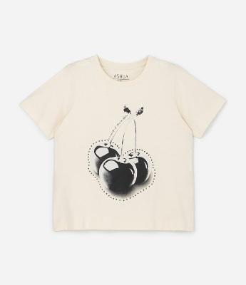 Camiseta Regular com Estampa de Cerejas e Tachas Curve & Plus Size