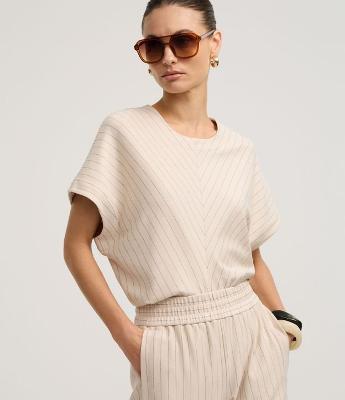 Blusa em Ponto Roma com Listras Risca de Griz e Pregas