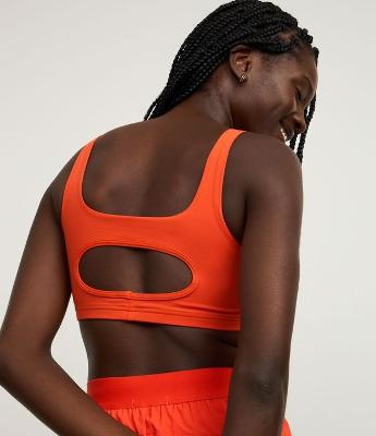 Top Esportivo em Microfibra com Abertura nas Costas