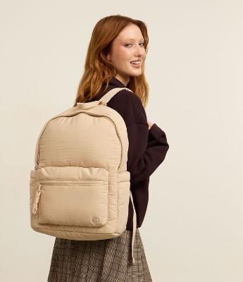 Mochila Acolchoada com Bolso Embutidos