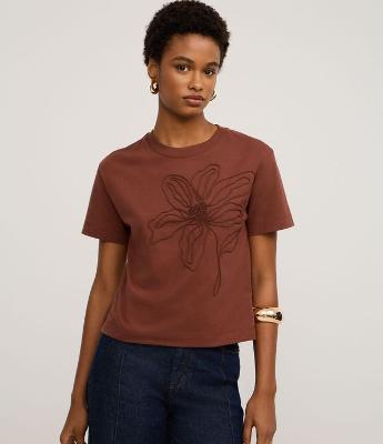 Camiseta Manga Curta com Bordado Floral