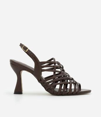 Sandália em PU com Cabedal de Tiras Entrelaçadas