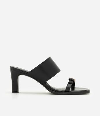 Sandália Mule em PU com Tiras e Fivela