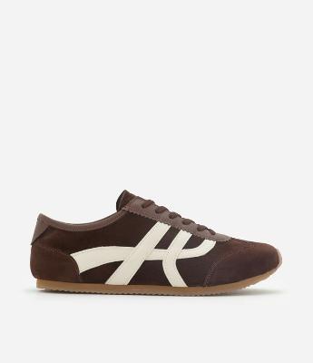 Tênis Chuteira em PU com Sola Flat e Efeito Camurça