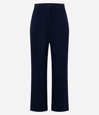 Calça Reta em Ponto Roma com Pregas