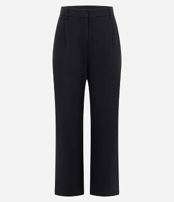 Calça Reta em Ponto Roma com Pregas