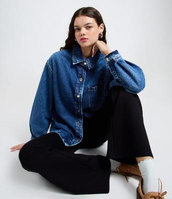 Camisa Oversized em Jeans com Botões Frontais