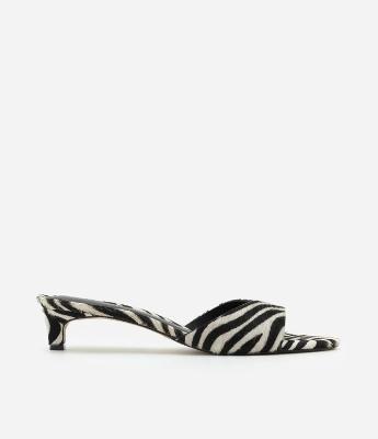 Sandália Mule em Couro com Estampa de Zebra