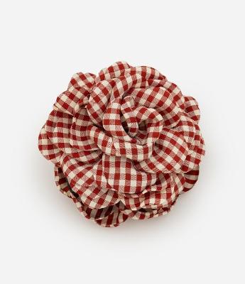 Piranha de Cabelo com Flor Embutida por Tecido Xadrez