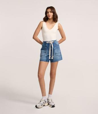Short Mom Jeans Relaxed com Ilhoses e Cinto de Cordão