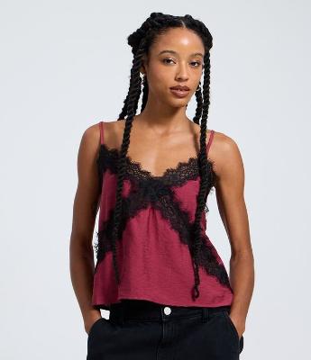 Blusa em Crepe com Alças Finas e Renda Cruzada no Busto