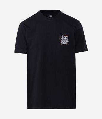 Camiseta Comfort em Algodão com Estampa Psicodélica The Wild Doesn’t Wait