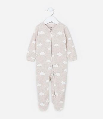 Macacão Infantil com Estampa de Nuvens e Pé Fechado – Tam RN a 18 Meses