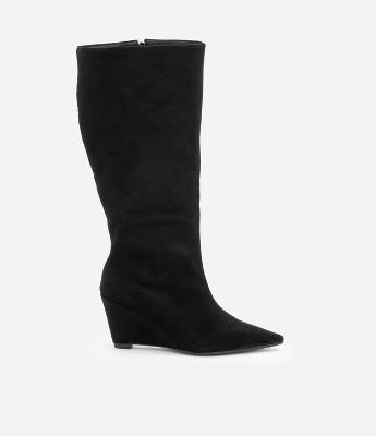 Bota Anabela Cano Médio em Suede com Bico Fino