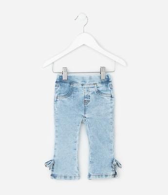 Calça Infantil em Jeans Flare com Lacinho na Barra – Tam 3 a 18 Meses