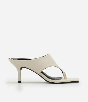 Sandália Mule de Dedo em PU com Salto Fino