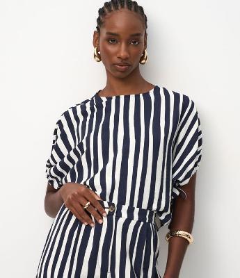 Blusa Manga Curta Maquinetado com Estampa Listrada