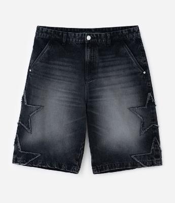 Bermuda Baggy Relaxed em Jeans com Apliques de Estrelas Desfiadas