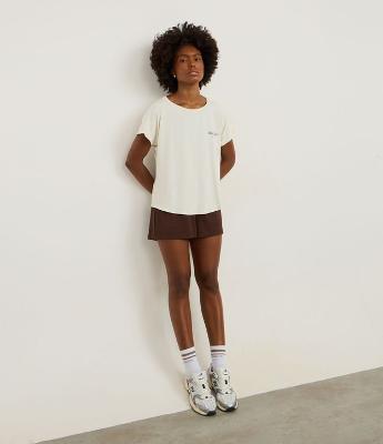 Bermuda Esportiva em Modal com Detalhe de Pregas