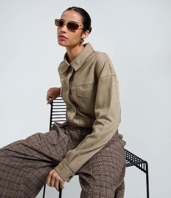 Camisa Regular em Suede com Bolso Cargo