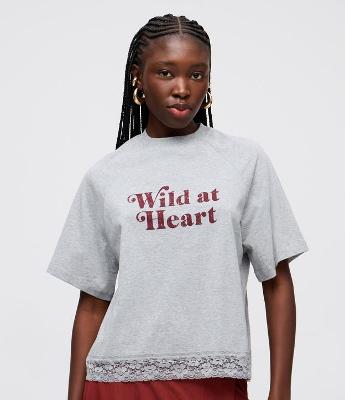 Camiseta em Algodão com Estampa Lettering e Barra em Renda