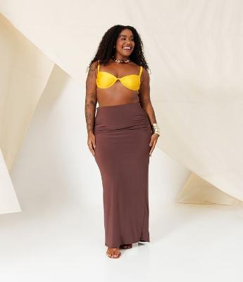 Saia Longa com Franzido no Quadril e Fenda nas Costas Curve & Plus Size