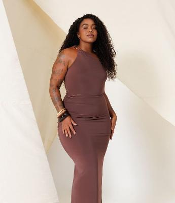 Vestido Longo com Detalhe Franzido e Aviamento no Ombro Curve & Plus Size