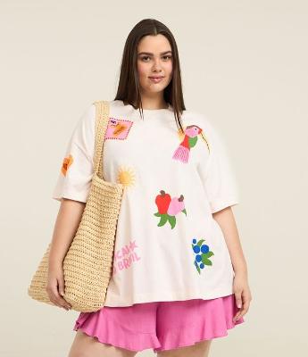 Camiseta Oversized com Elementos Tropicais Bordado  Curve e Plus Size