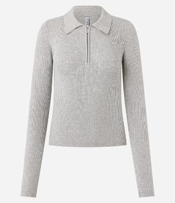 Blusa em Viscose em EfeitoTricô com Gola Polo e Zíper