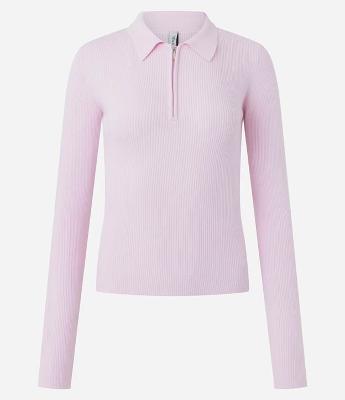 Blusa em Viscose em EfeitoTricô com Gola Polo e Zíper