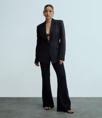 Calça Flare em Ponto Roma com Cós Embutido