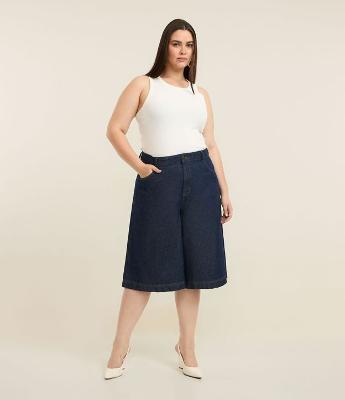 Bermuda Jorts em Jeans com Bolsos Embutido Curve & Plus Size