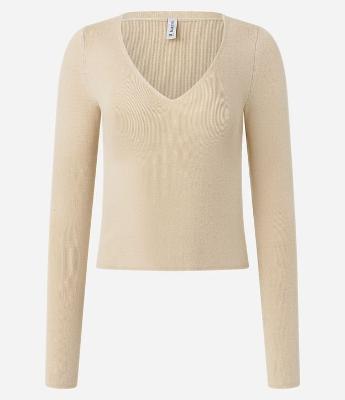 Suéter em Tricô com Gola V