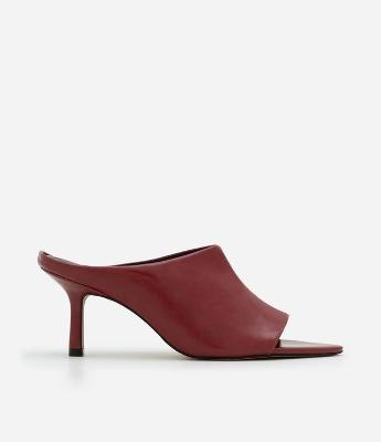 Sandália Mule em PU com Gáspea Alongada