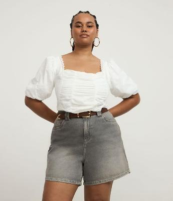 Short Mom Jeans com Barra Dobrada Curve & Plus Size