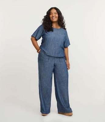 Calça Pantalona em Jeans Leve com Amarração no Cós