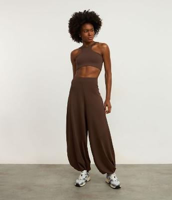 Calça Aladim Esportiva em Microfibra com Cós Largo