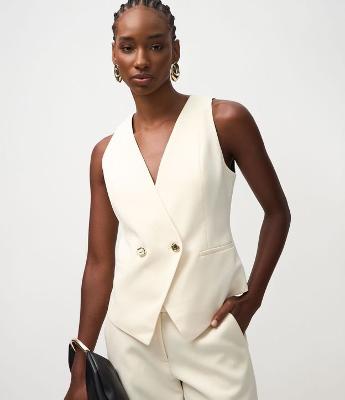 Colete em Alfaiataria com Decote em V