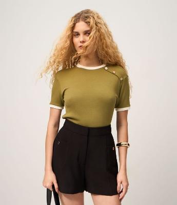 Blusa Manga Curta em Ribana Com Botões no Ombro